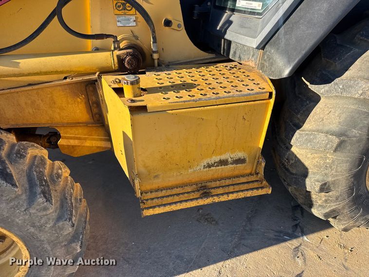 image for item EN0884 1999 John Deere 310SE backhoe