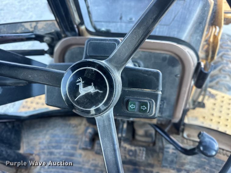 image for item EN0884 1999 John Deere 310SE backhoe