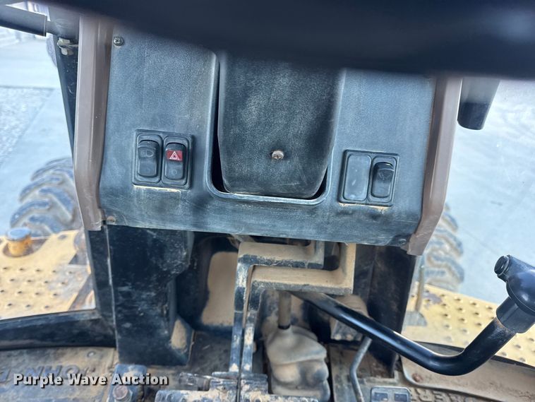 image for item EN0884 1999 John Deere 310SE backhoe