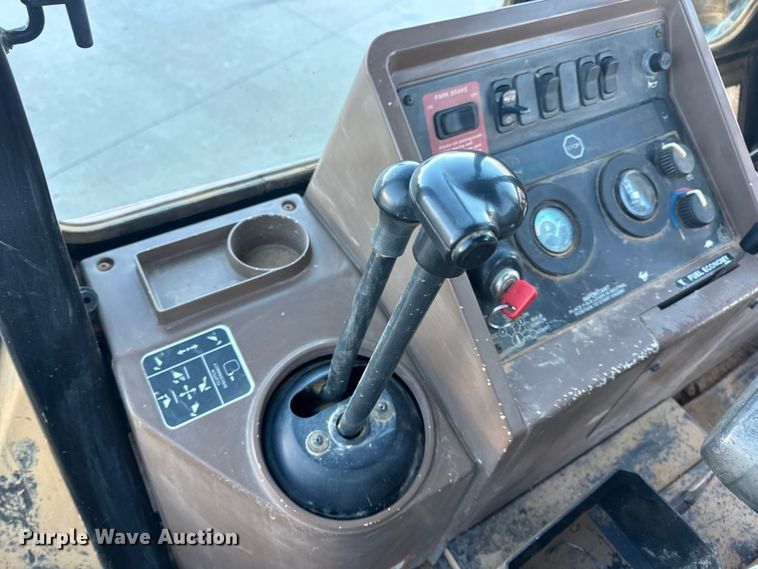 image for item EN0884 1999 John Deere 310SE backhoe