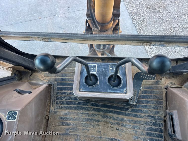 image for item EN0884 1999 John Deere 310SE backhoe