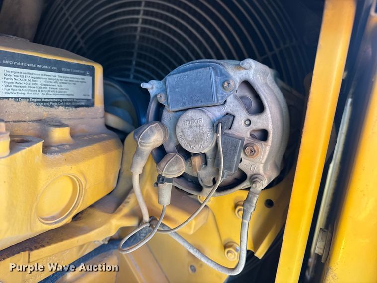 image for item EN0884 1999 John Deere 310SE backhoe