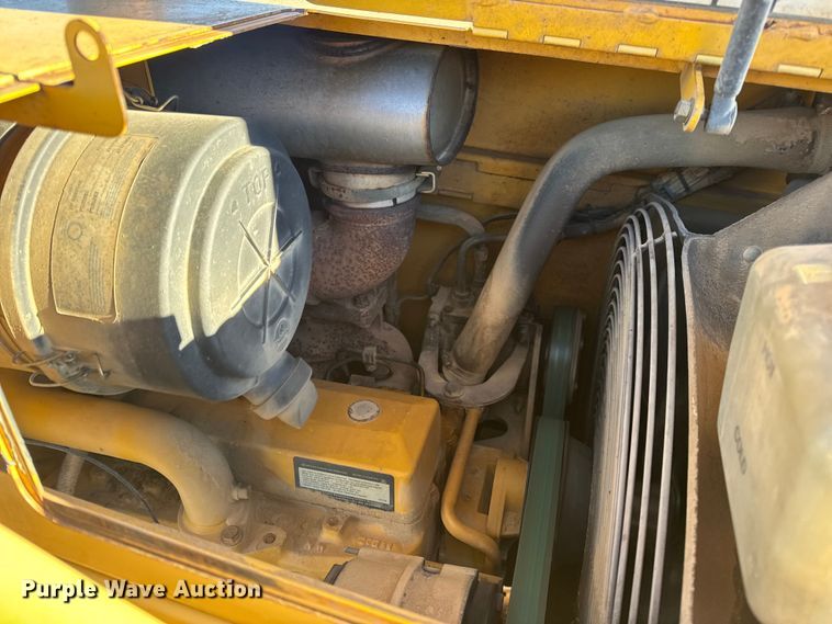 image for item EN0884 1999 John Deere 310SE backhoe