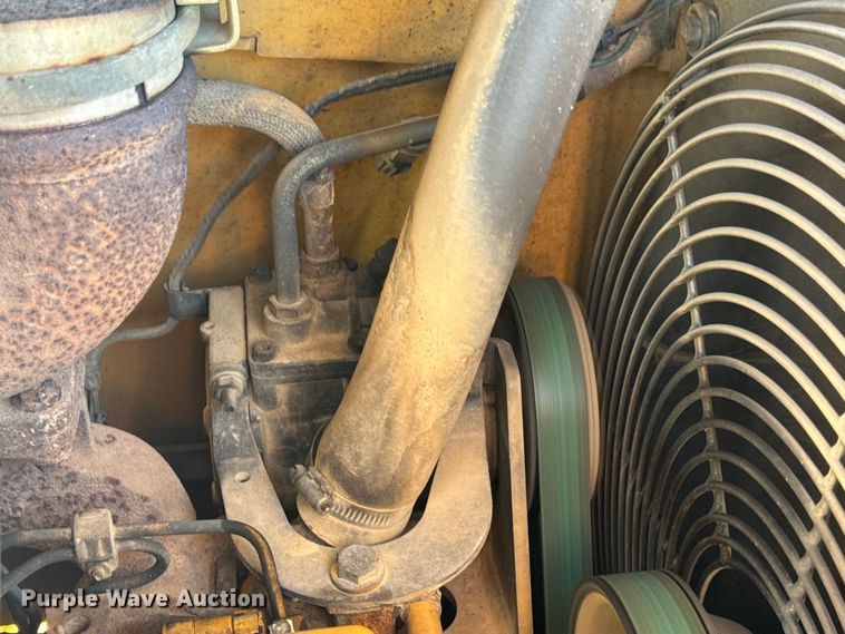 image for item EN0884 1999 John Deere 310SE backhoe