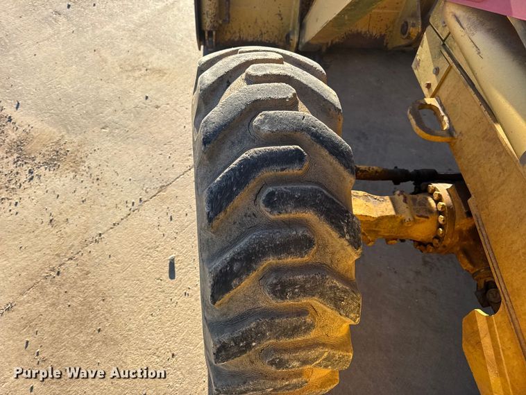 image for item EN0884 1999 John Deere 310SE backhoe