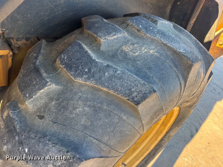 image for item EN0884 1999 John Deere 310SE backhoe