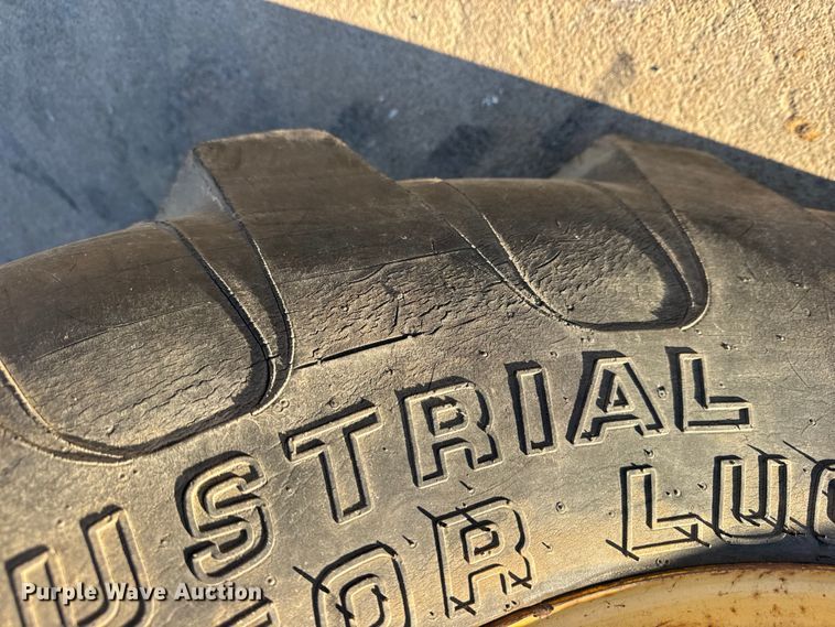 image for item EN0884 1999 John Deere 310SE backhoe