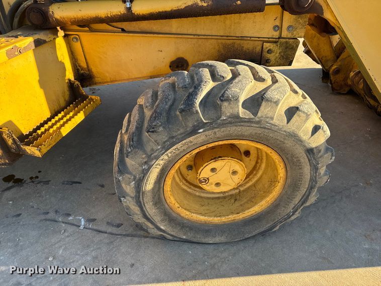 image for item EN0884 1999 John Deere 310SE backhoe