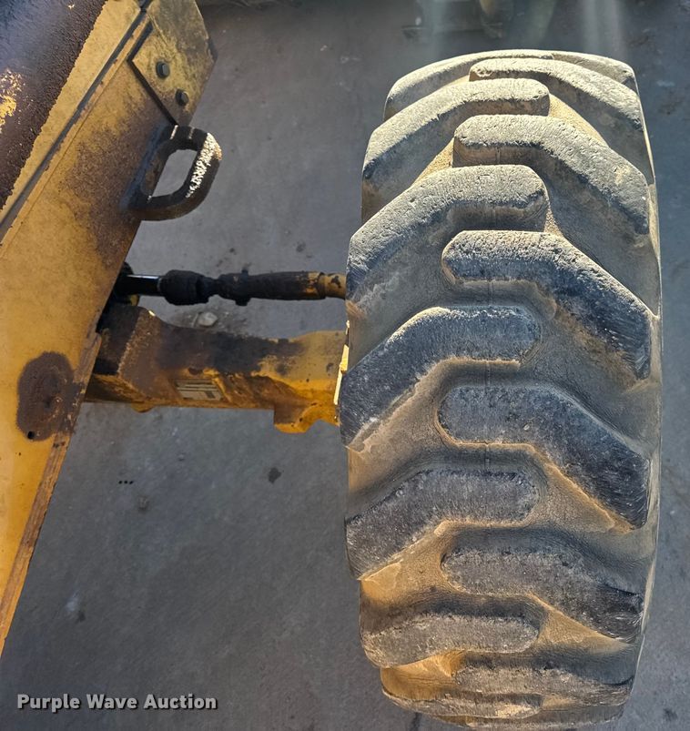 image for item EN0884 1999 John Deere 310SE backhoe