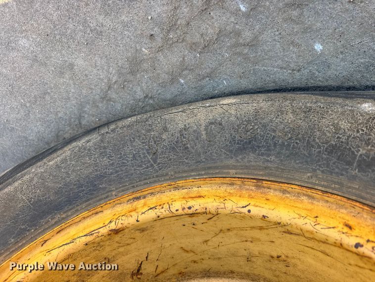 image for item EN0884 1999 John Deere 310SE backhoe