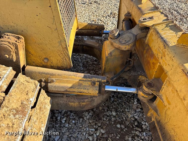 image for item EN0885 1989 John Deere 550G dozer