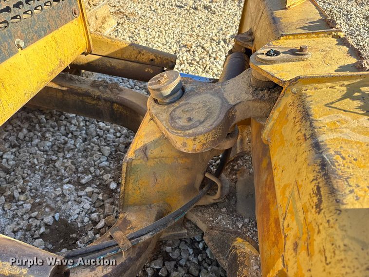 image for item EN0885 1989 John Deere 550G dozer