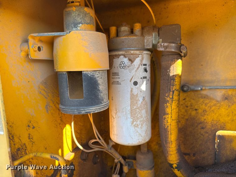 image for item EN0885 1989 John Deere 550G dozer