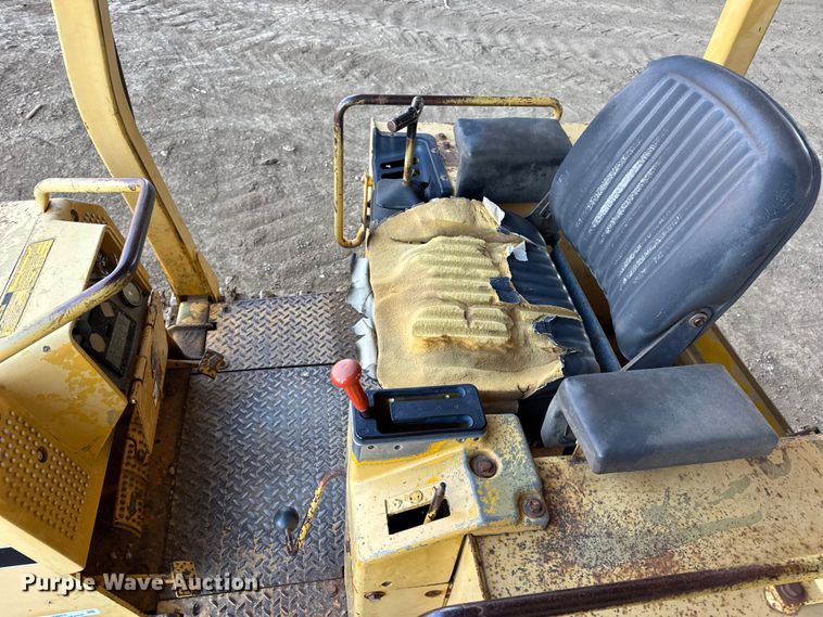 image for item EN0885 1989 John Deere 550G dozer