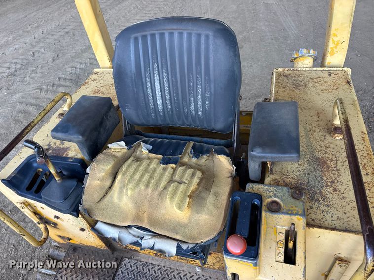 image for item EN0885 1989 John Deere 550G dozer