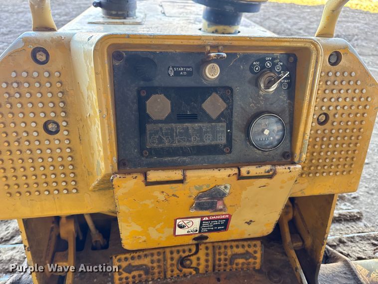 image for item EN0885 1989 John Deere 550G dozer