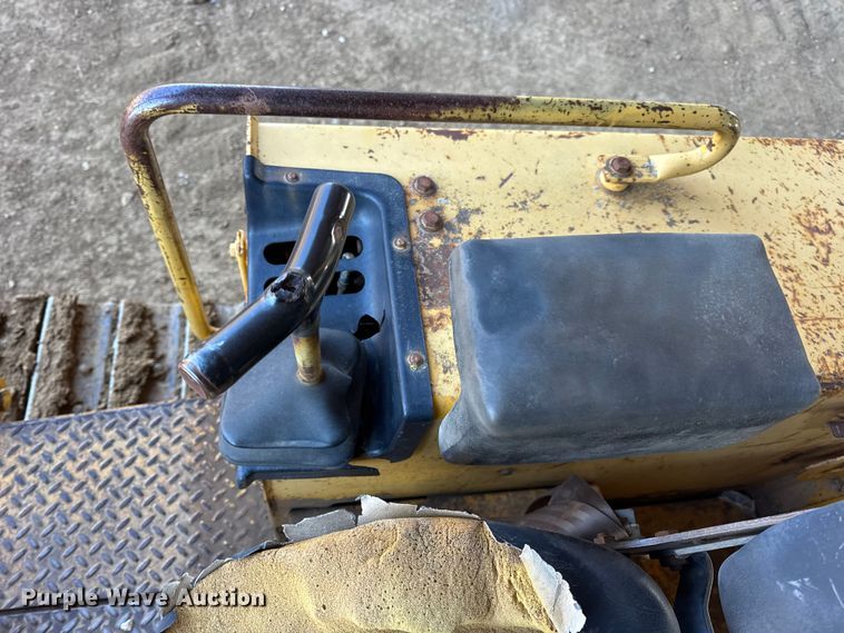 image for item EN0885 1989 John Deere 550G dozer