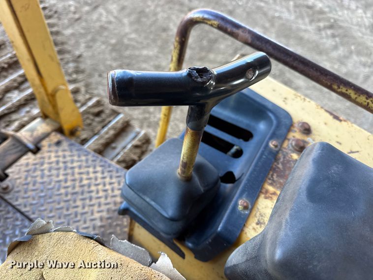 image for item EN0885 1989 John Deere 550G dozer