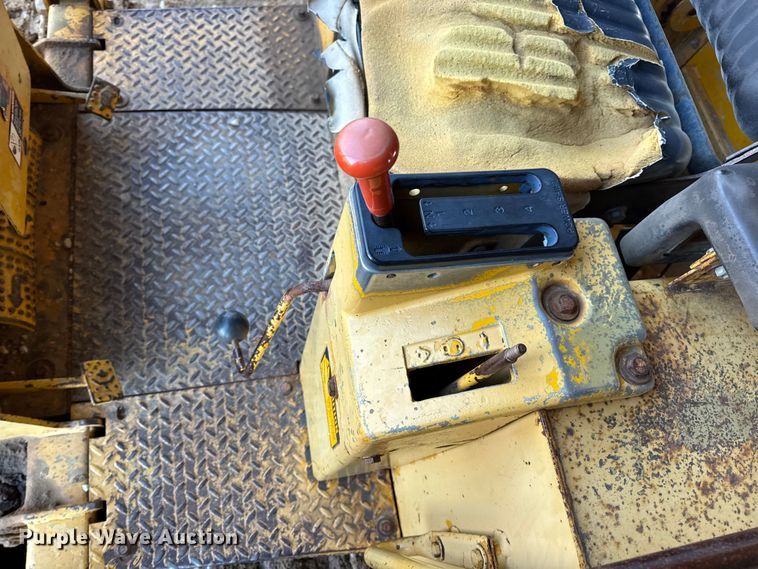 image for item EN0885 1989 John Deere 550G dozer