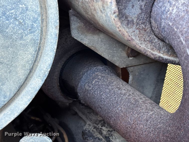 image for item EN0885 1989 John Deere 550G dozer