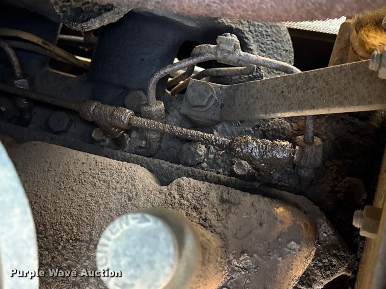 image for item EN0885 1989 John Deere 550G dozer