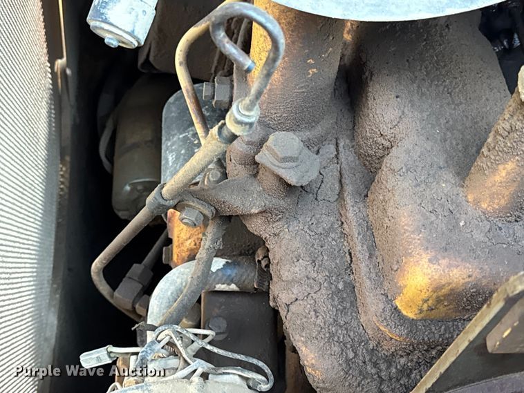 image for item EN0885 1989 John Deere 550G dozer