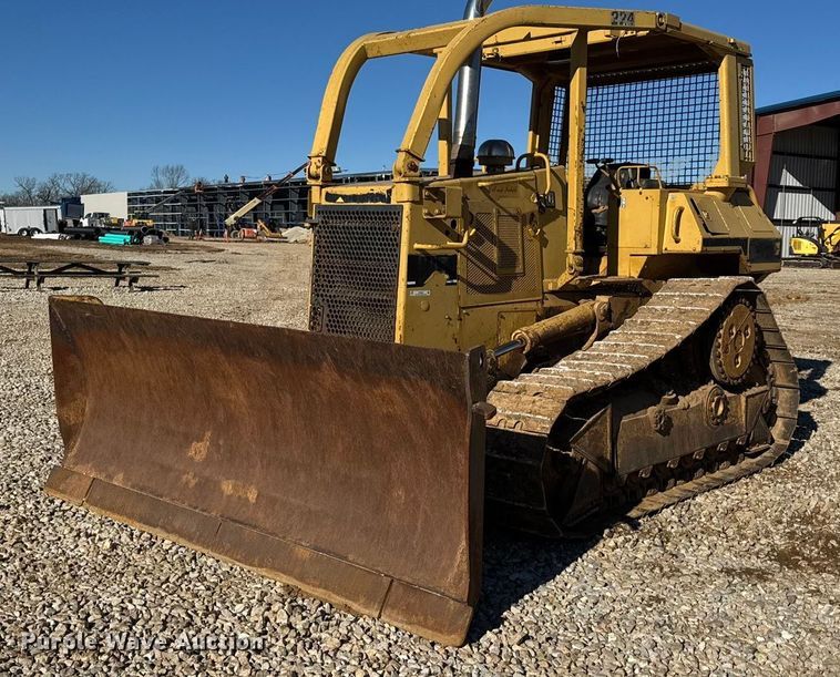 image for item EN0886 1990 Caterpillar D5H dozer