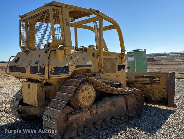 image for item EN0886 1990 Caterpillar D5H dozer
