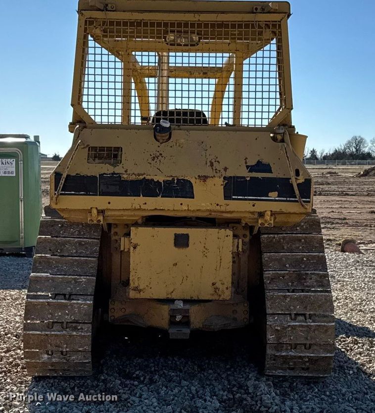 image for item EN0886 1990 Caterpillar D5H dozer