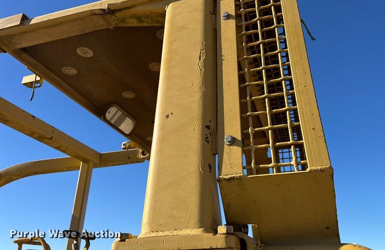 image for item EN0886 1990 Caterpillar D5H dozer