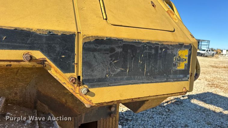 image for item EN0886 1990 Caterpillar D5H dozer
