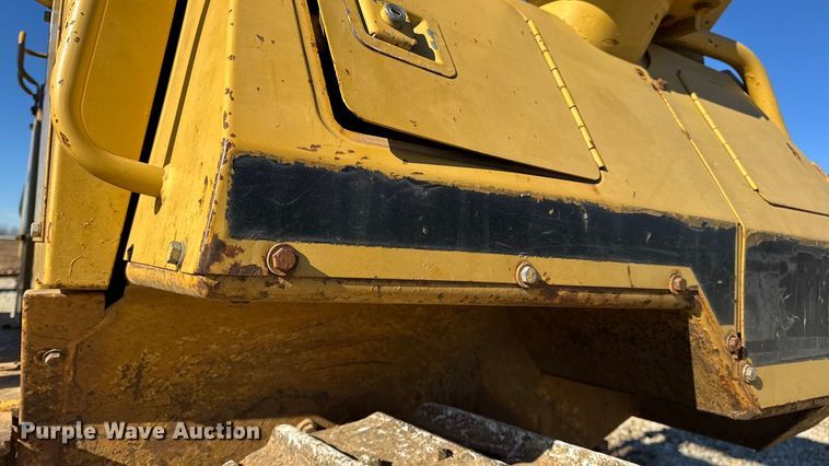 image for item EN0886 1990 Caterpillar D5H dozer