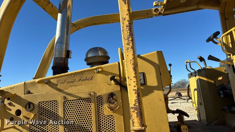 image for item EN0886 1990 Caterpillar D5H dozer
