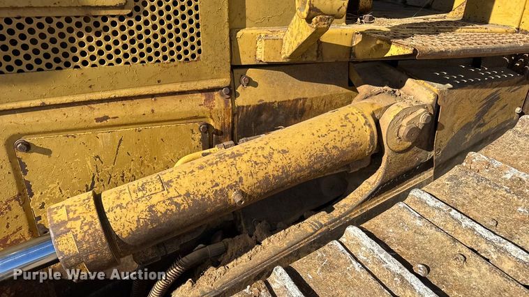 image for item EN0886 1990 Caterpillar D5H dozer