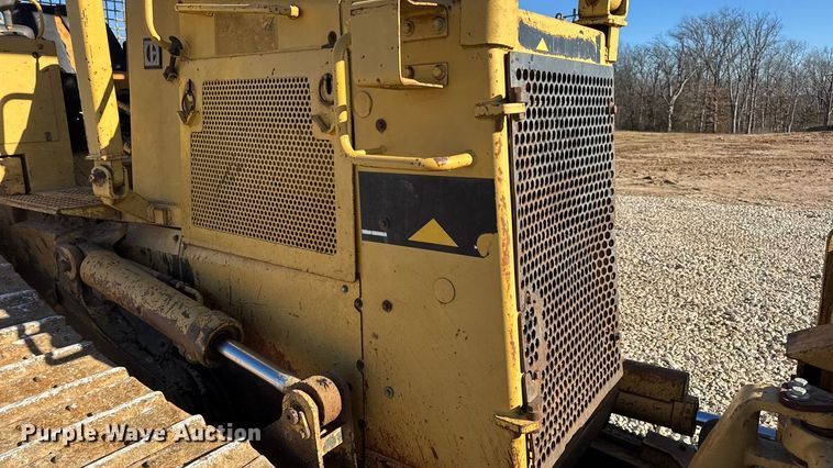 image for item EN0886 1990 Caterpillar D5H dozer