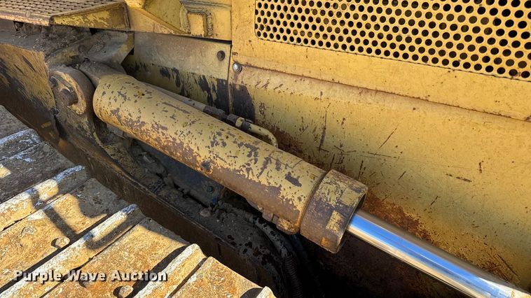 image for item EN0886 1990 Caterpillar D5H dozer