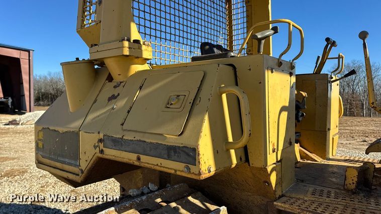 image for item EN0886 1990 Caterpillar D5H dozer