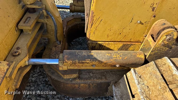 image for item EN0886 1990 Caterpillar D5H dozer