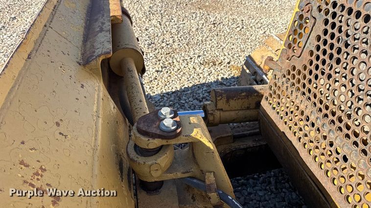 image for item EN0886 1990 Caterpillar D5H dozer
