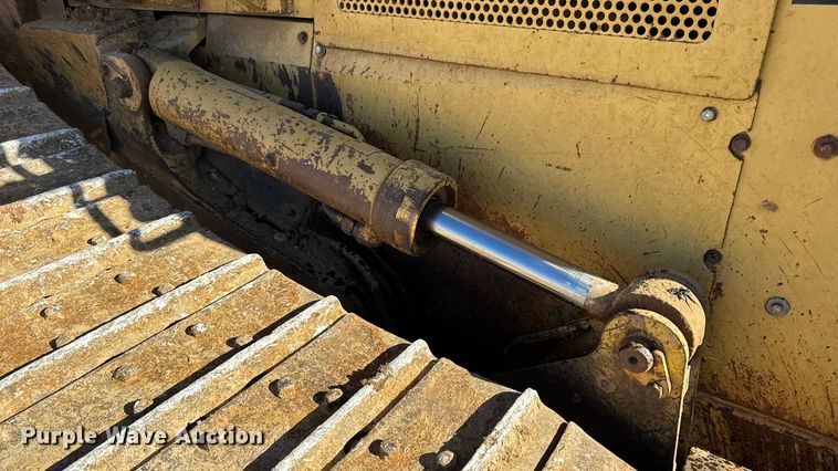 image for item EN0886 1990 Caterpillar D5H dozer
