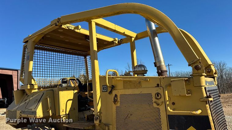 image for item EN0886 1990 Caterpillar D5H dozer