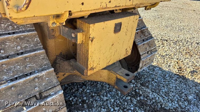 image for item EN0886 1990 Caterpillar D5H dozer