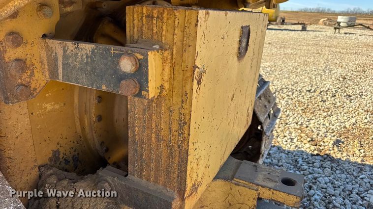 image for item EN0886 1990 Caterpillar D5H dozer