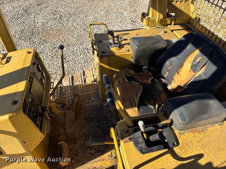 image for item EN0886 1990 Caterpillar D5H dozer