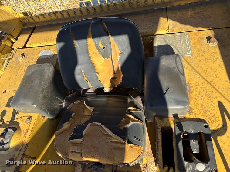 image for item EN0886 1990 Caterpillar D5H dozer