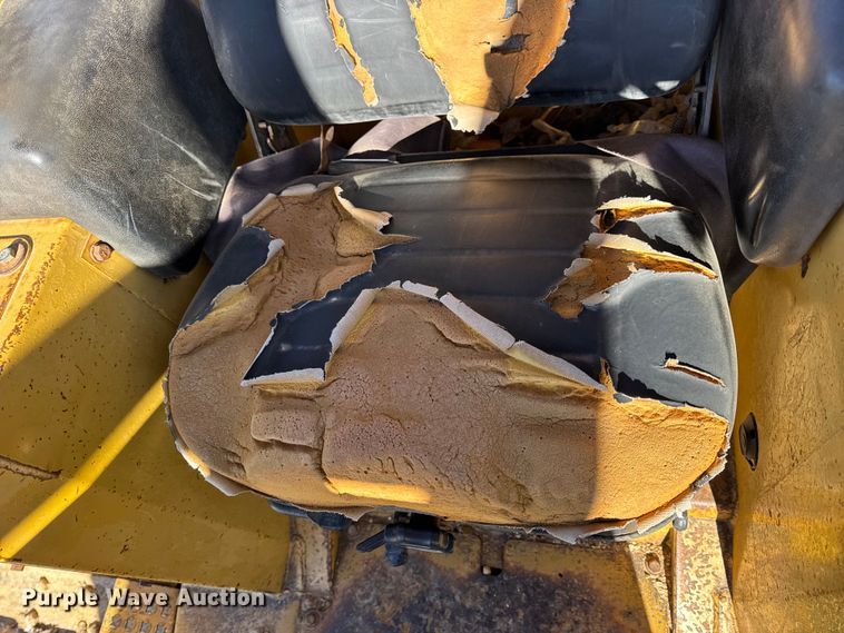 image for item EN0886 1990 Caterpillar D5H dozer