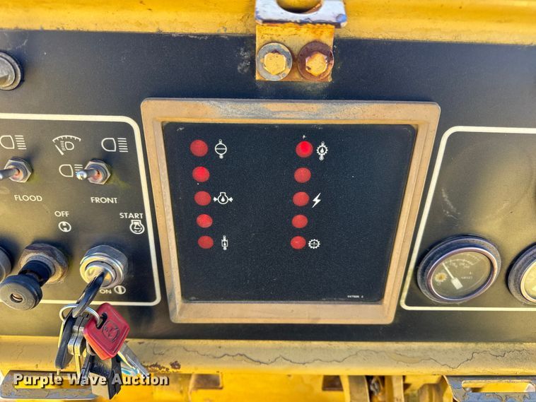 image for item EN0886 1990 Caterpillar D5H dozer