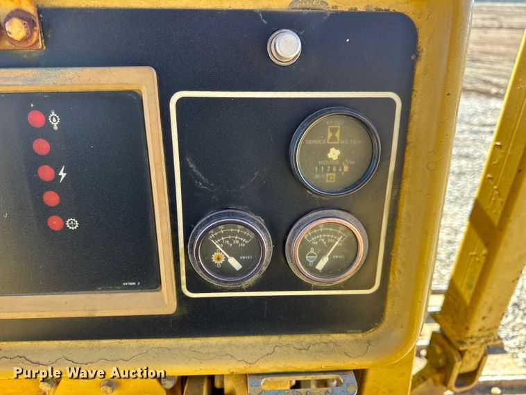 image for item EN0886 1990 Caterpillar D5H dozer