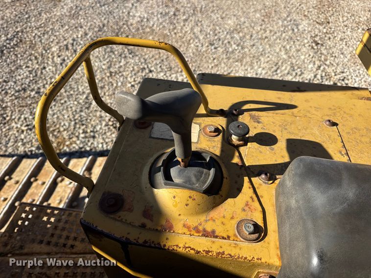 image for item EN0886 1990 Caterpillar D5H dozer