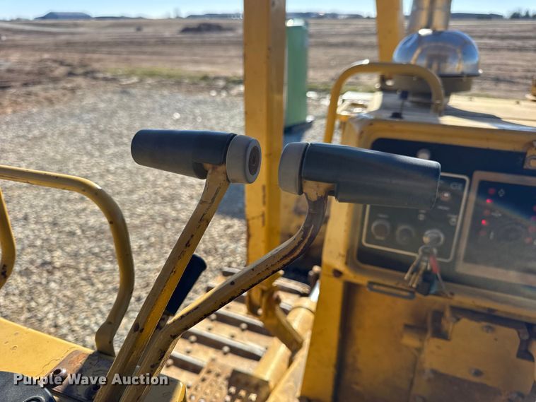 image for item EN0886 1990 Caterpillar D5H dozer